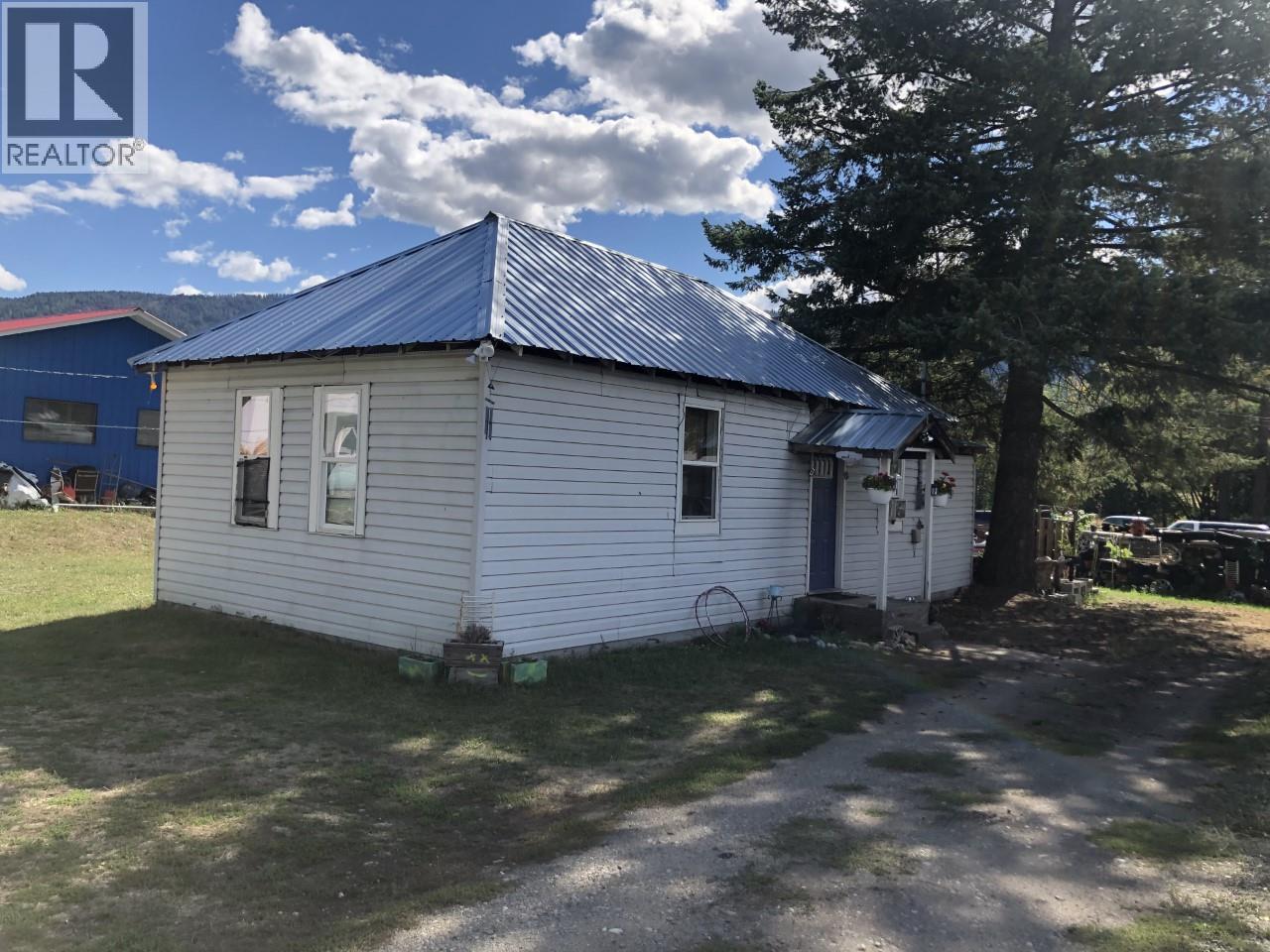 6401 Highway 3, Grand Forks, BC