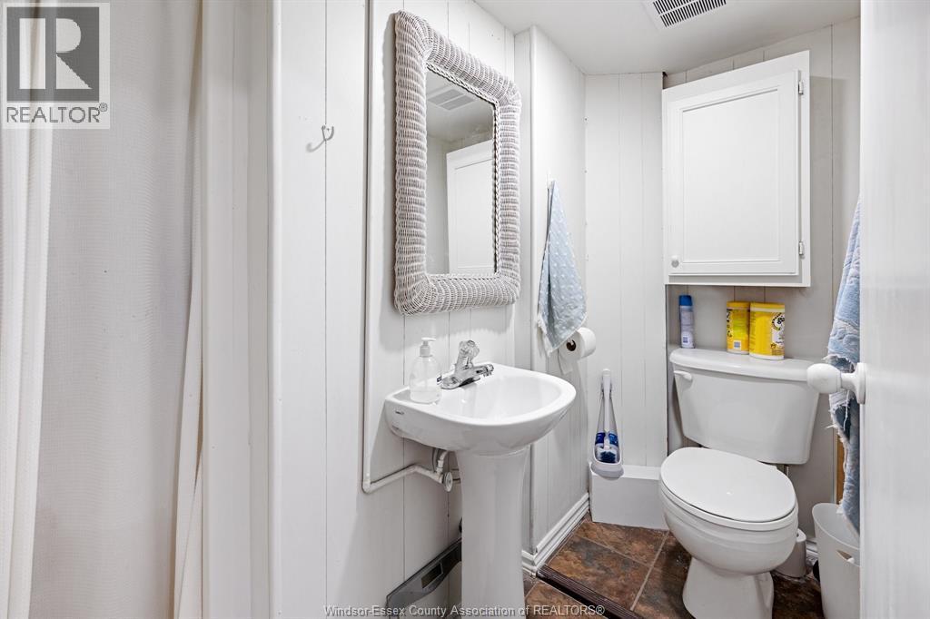 456 Askin Avenue Unit# Lower #2, Windsor, ON - Indoor Photo Showing Bathroom