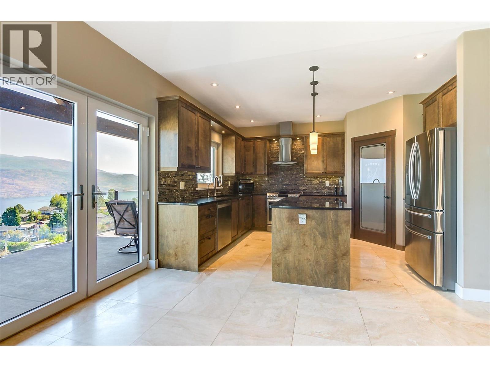 6172 Seymoure Avenue, Peachland, BC - Indoor Photo Showing Kitchen With Upgraded Kitchen
