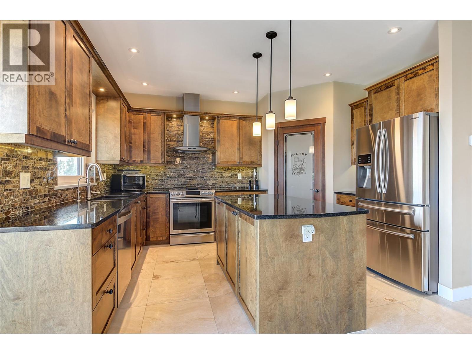 6172 Seymoure Avenue, Peachland, BC - Indoor Photo Showing Kitchen With Upgraded Kitchen