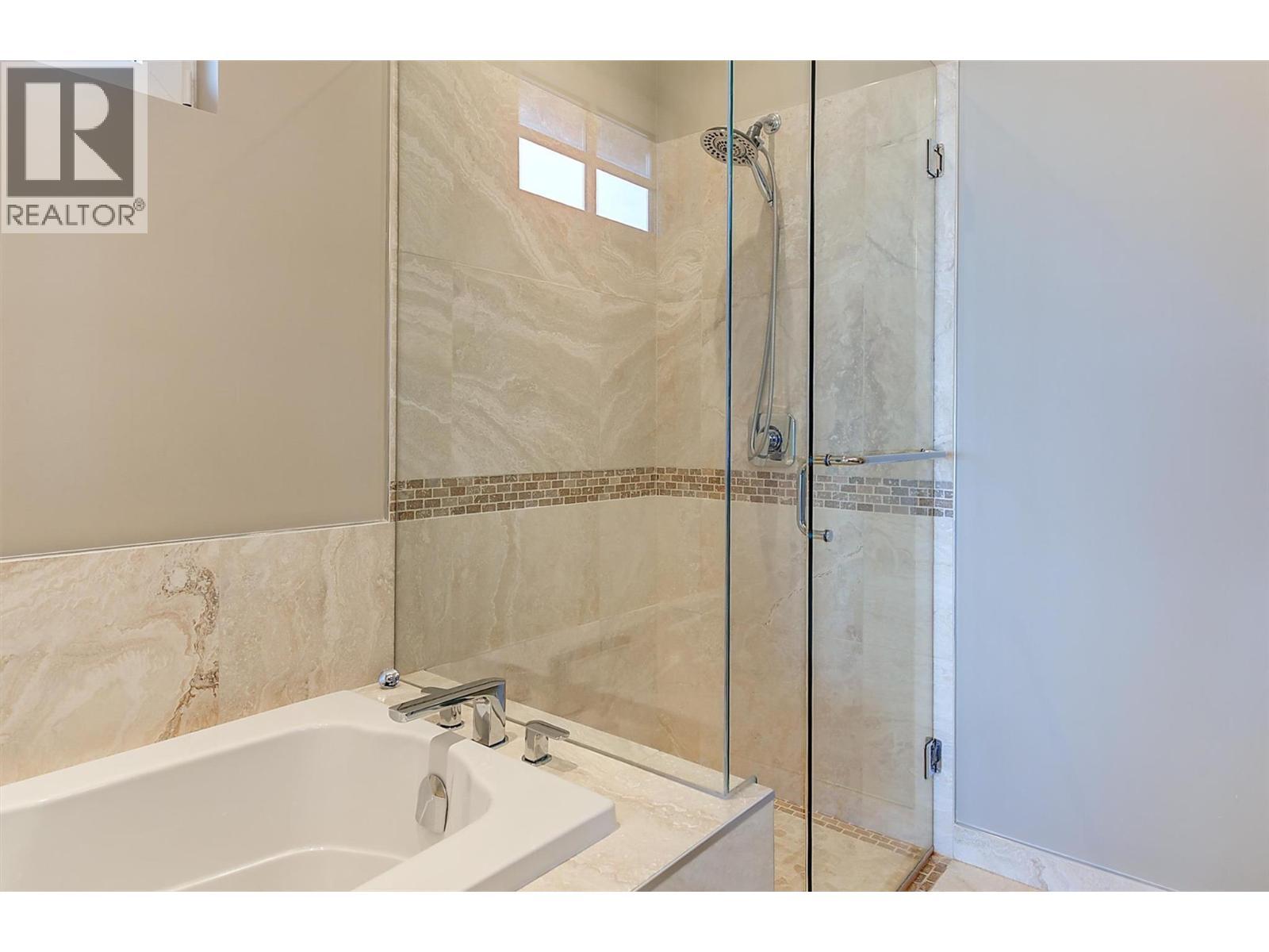 6172 Seymoure Avenue, Peachland, BC - Indoor Photo Showing Bathroom