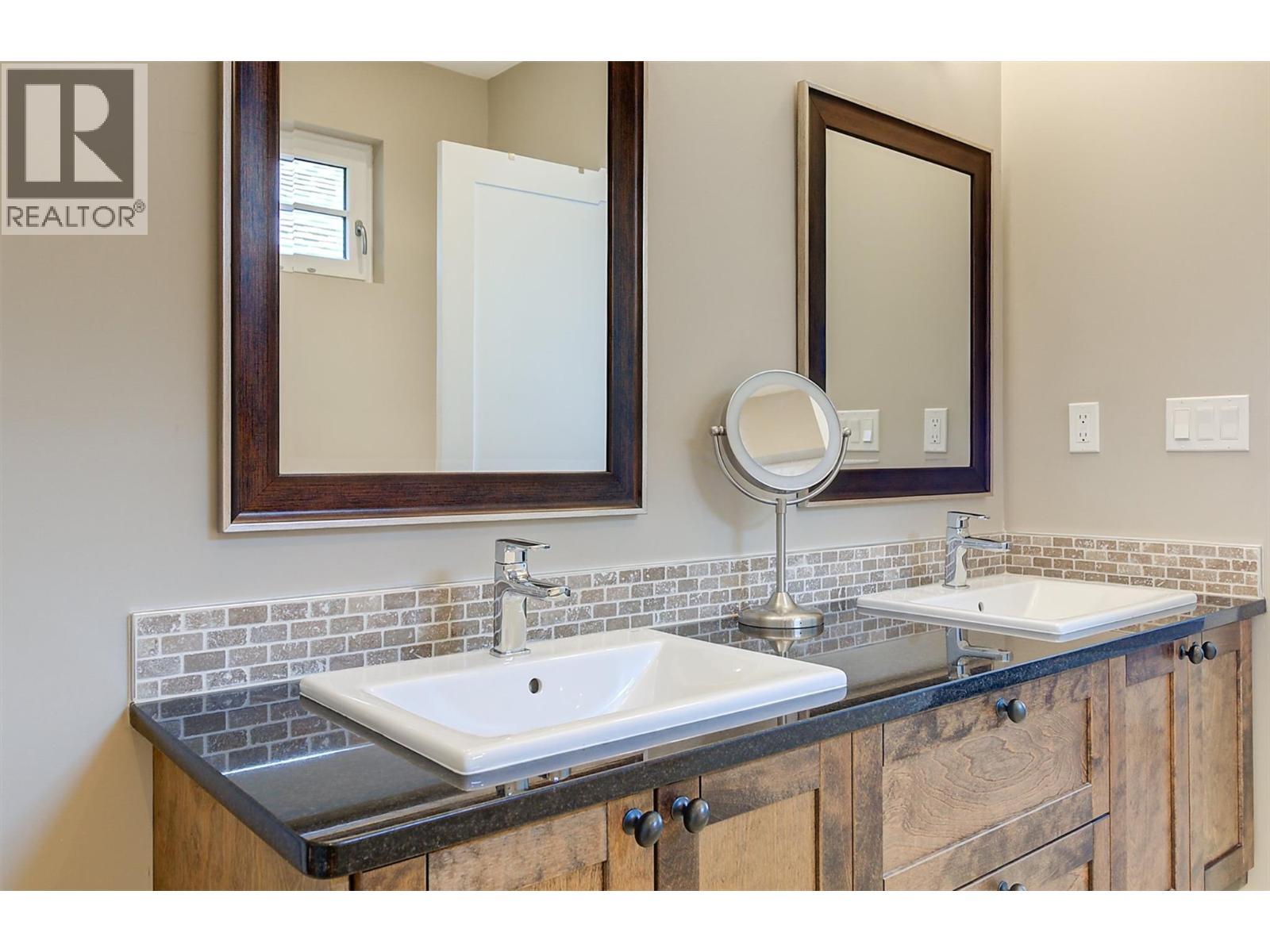 6172 Seymoure Avenue, Peachland, BC - Indoor Photo Showing Bathroom