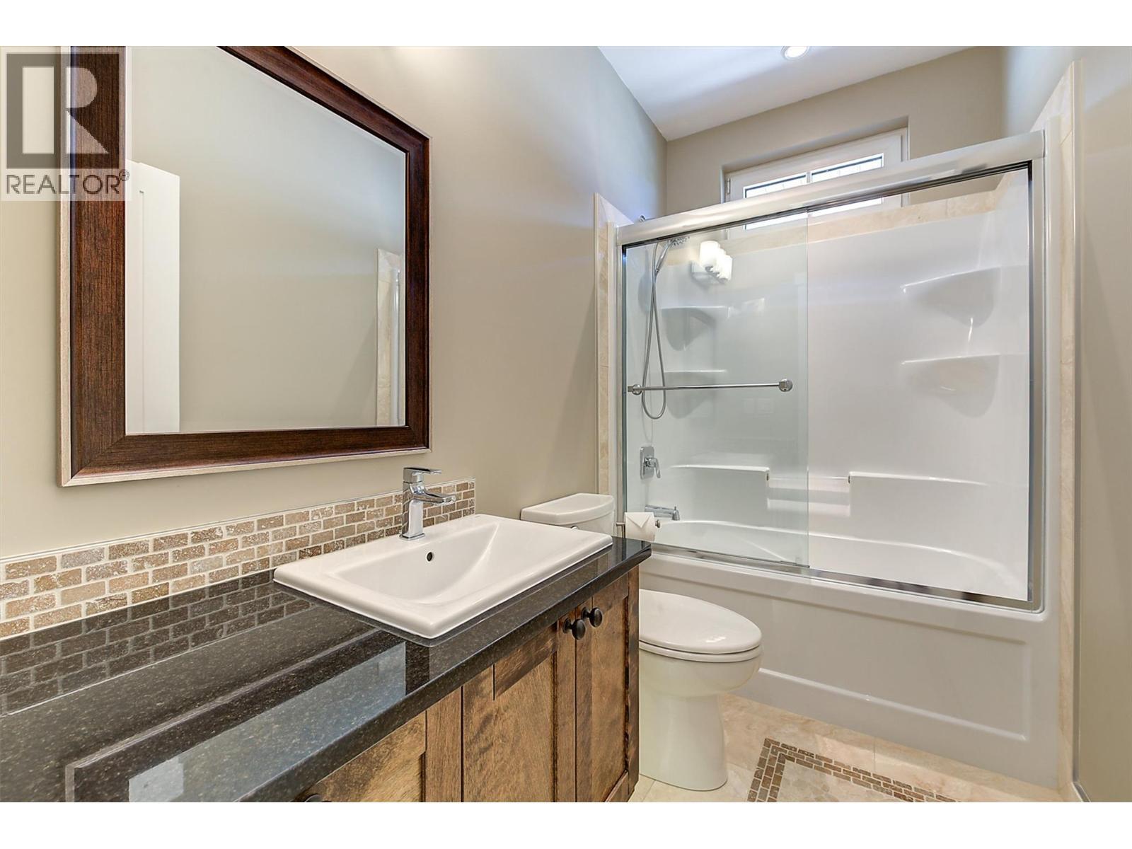 6172 Seymoure Avenue, Peachland, BC - Indoor Photo Showing Bathroom