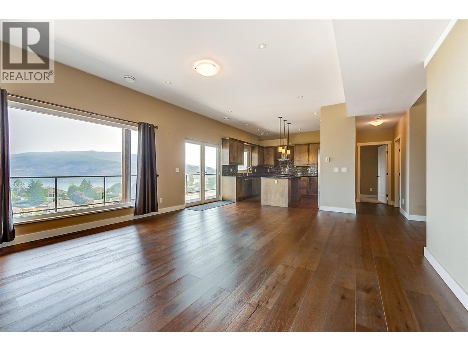 6172 Seymoure Avenue, Peachland, BC - Indoor