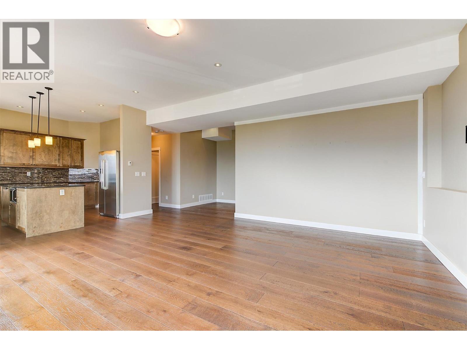 6172 Seymoure Avenue, Peachland, BC - Indoor Photo Showing Kitchen