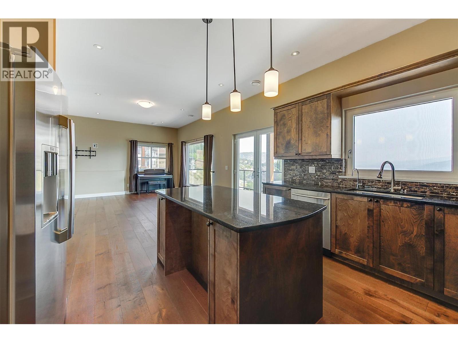 6172 Seymoure Avenue, Peachland, BC - Indoor Photo Showing Kitchen