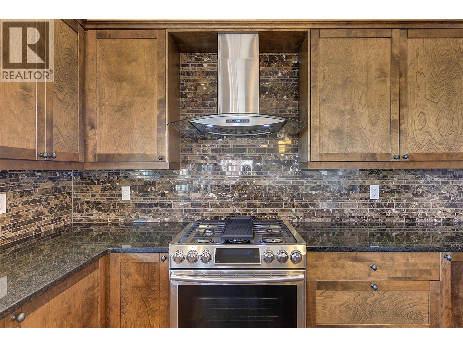 6172 Seymoure Avenue, Peachland, BC - Indoor Photo Showing Kitchen