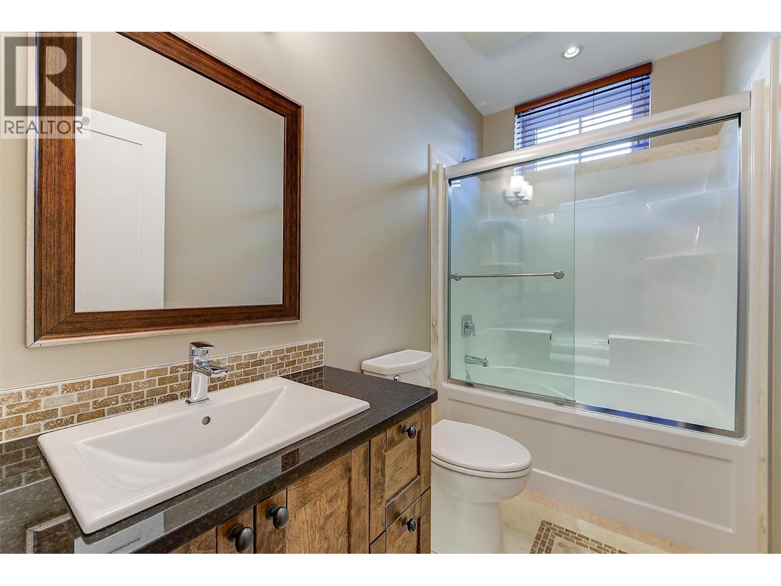 6172 Seymoure Avenue, Peachland, BC - Indoor Photo Showing Bathroom