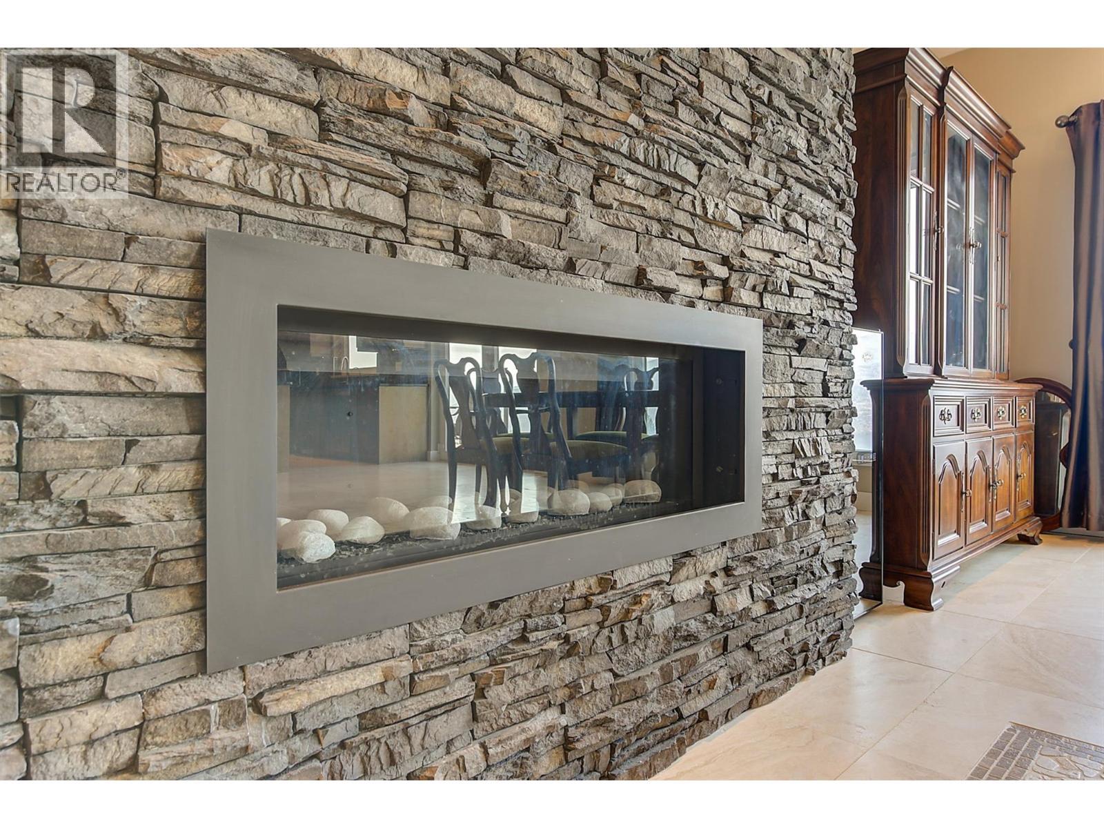 6172 Seymoure Avenue, Peachland, BC - Indoor With Fireplace