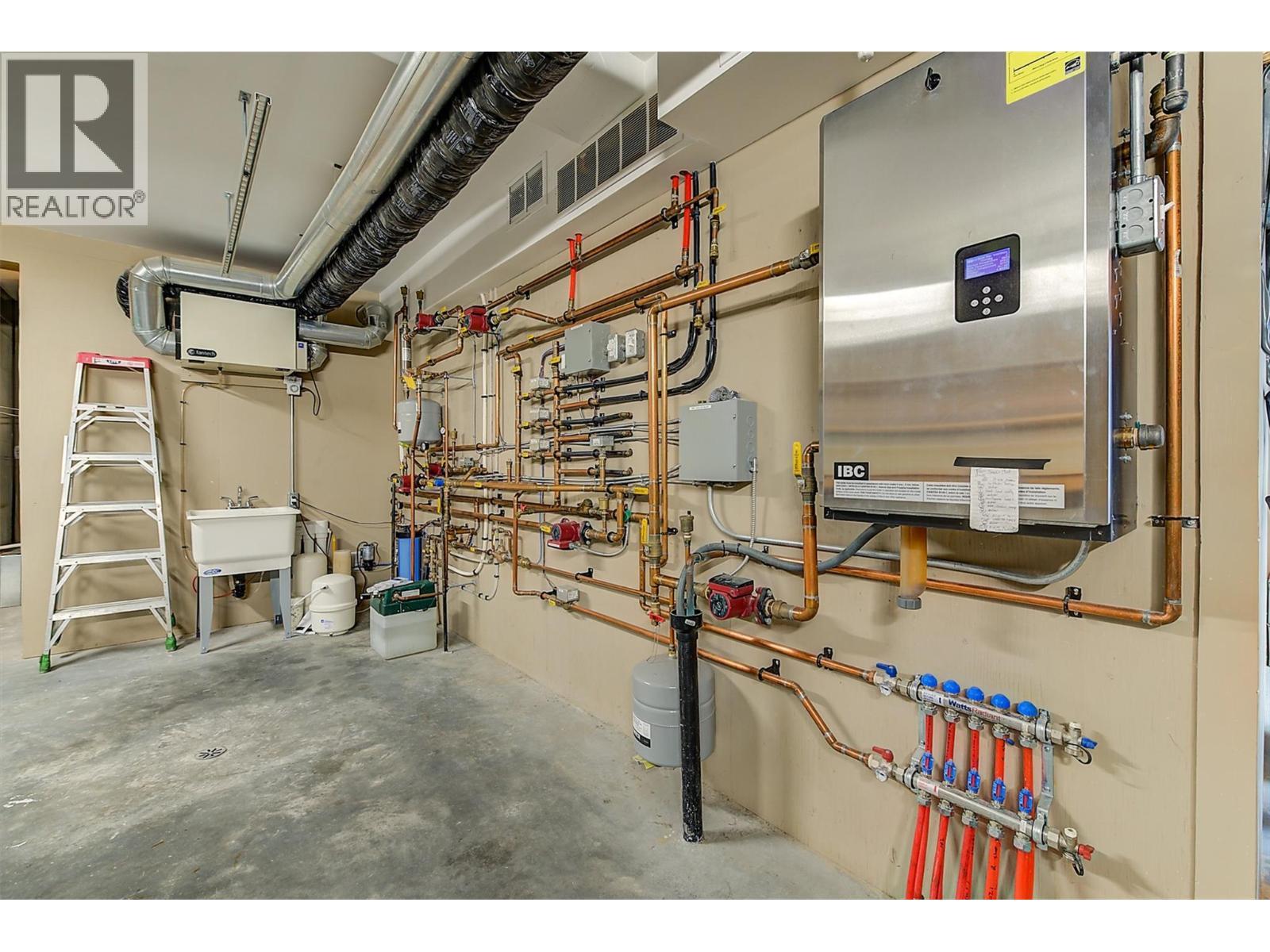 6172 Seymoure Avenue, Peachland, BC - Indoor Photo Showing Basement