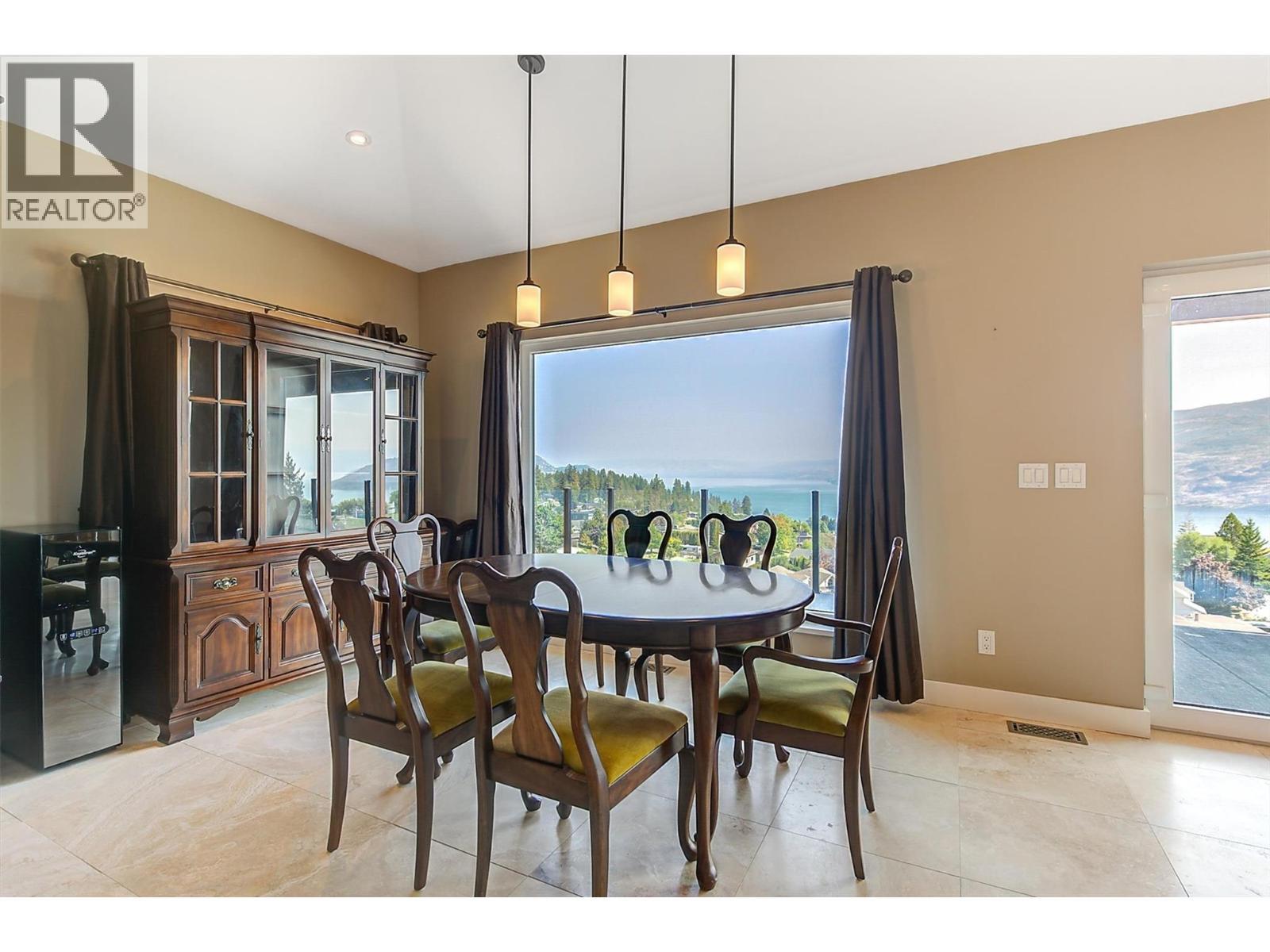6172 Seymoure Avenue, Peachland, BC - Indoor Photo Showing Dining Room