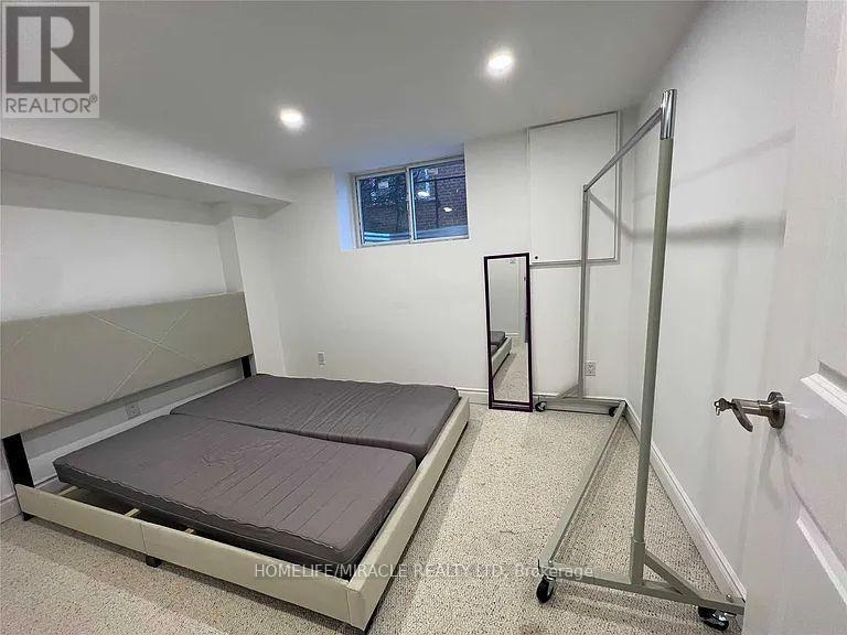 3371 Schomberg Avenue, Mississauga, ON - Indoor