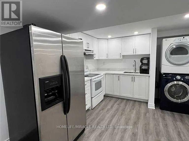 3371 Schomberg Avenue, Mississauga, ON - Indoor Photo Showing Laundry Room