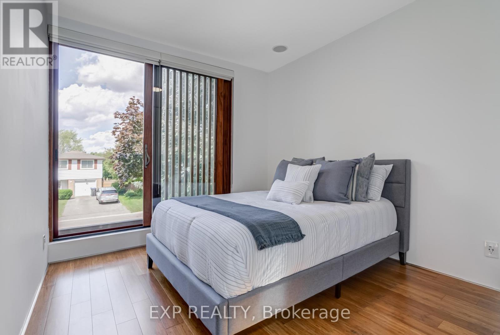 26 Richmond Drive, Brampton, ON - Indoor Photo Showing Bedroom