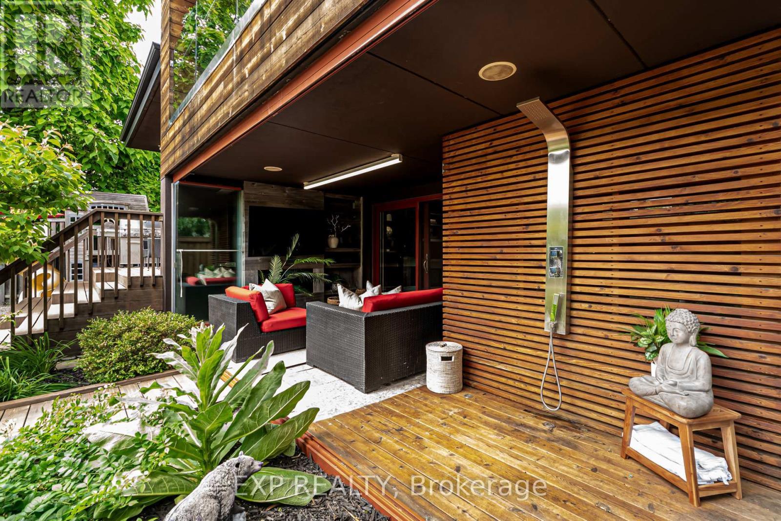 26 Richmond Drive, Brampton, ON - Outdoor With Deck Patio Veranda With Exterior