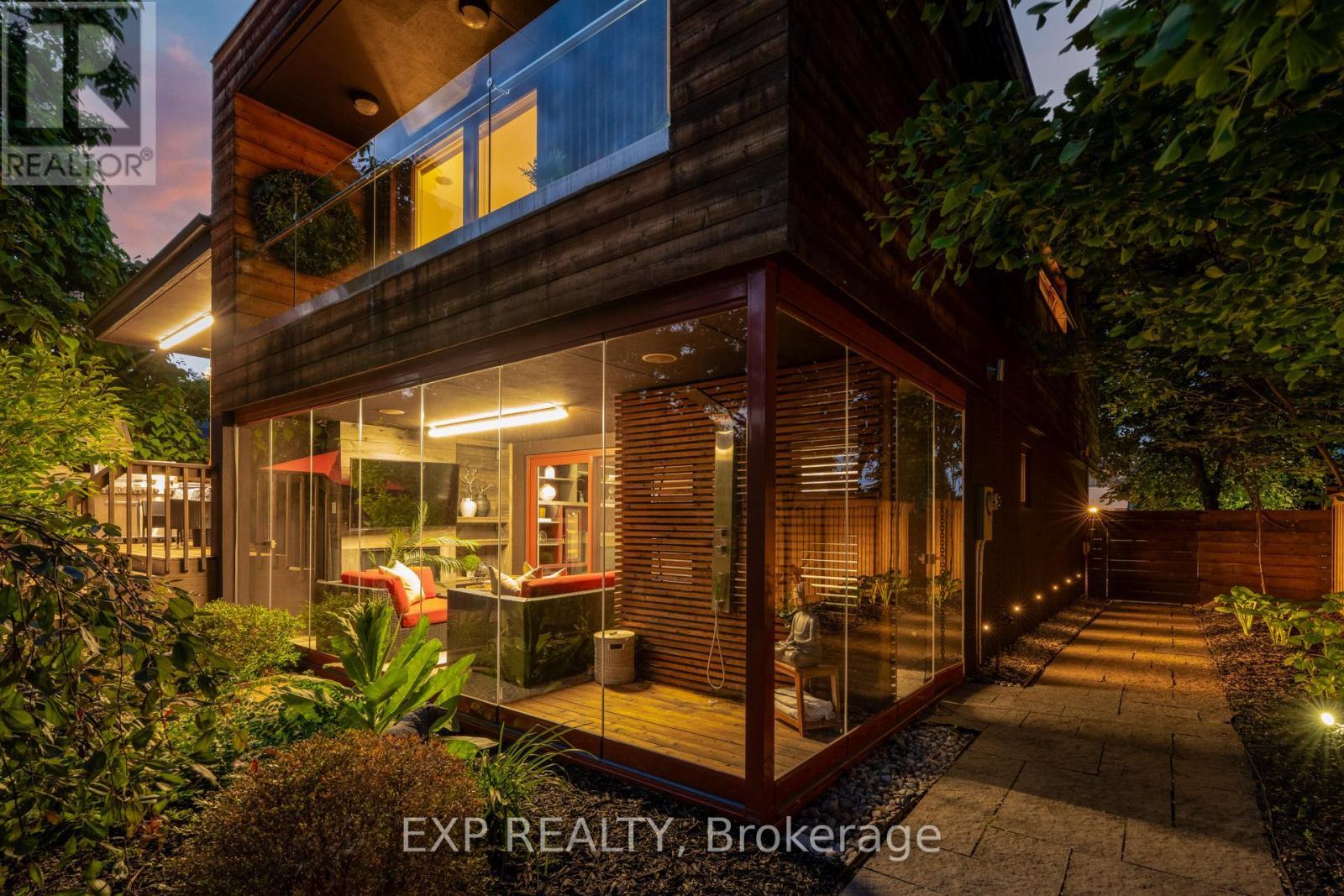 26 Richmond Drive, Brampton, ON - Outdoor With Deck Patio Veranda With Exterior