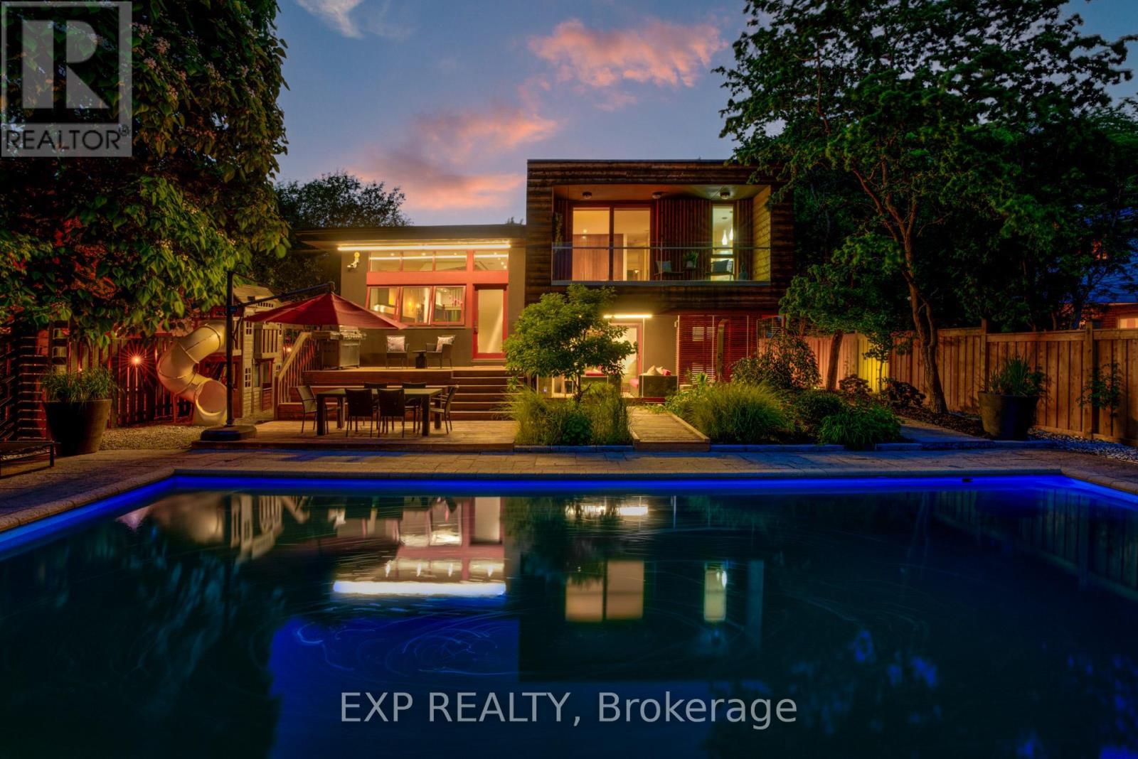 26 Richmond Drive, Brampton, ON - Outdoor With In Ground Pool