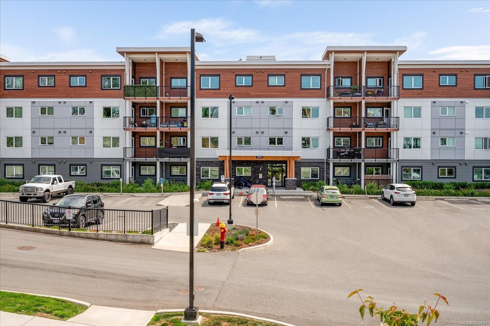 112-4830 Cedar Ridge Pl, Nanaimo, BC - Outdoor With Facade