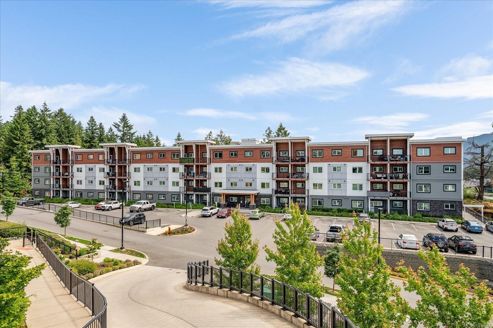 112-4830 Cedar Ridge Pl, Nanaimo, BC - Outdoor