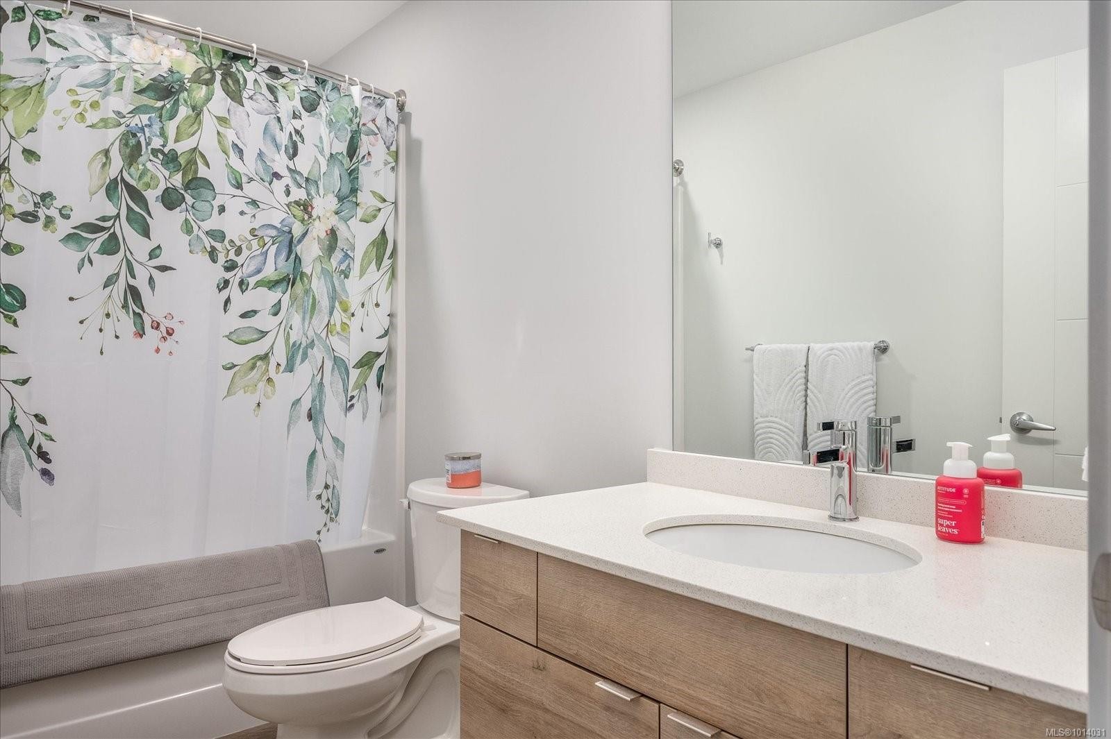 112-4830 Cedar Ridge Pl, Nanaimo, BC - Indoor Photo Showing Bathroom