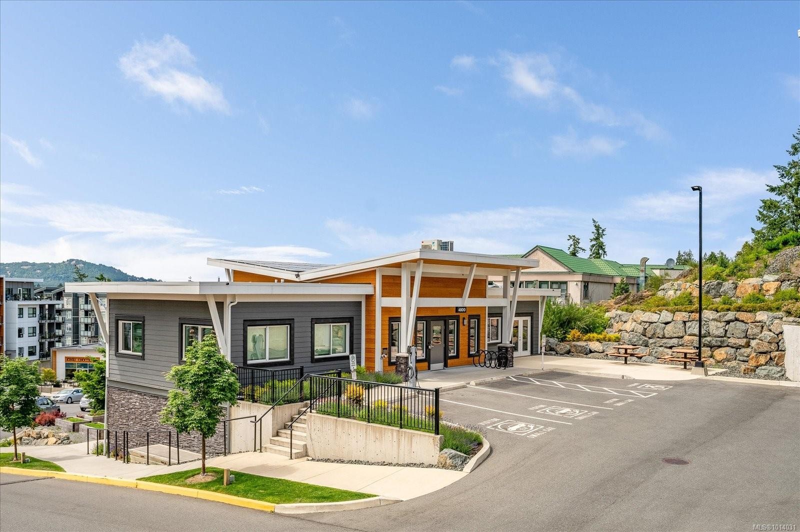 112-4830 Cedar Ridge Pl, Nanaimo, BC - Outdoor