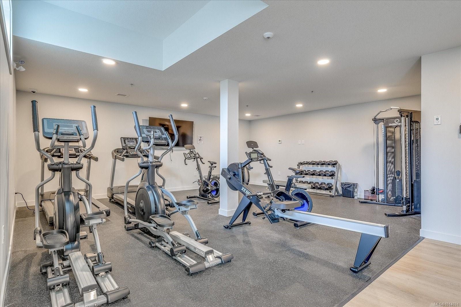 112-4830 Cedar Ridge Pl, Nanaimo, BC - Indoor Photo Showing Gym Room