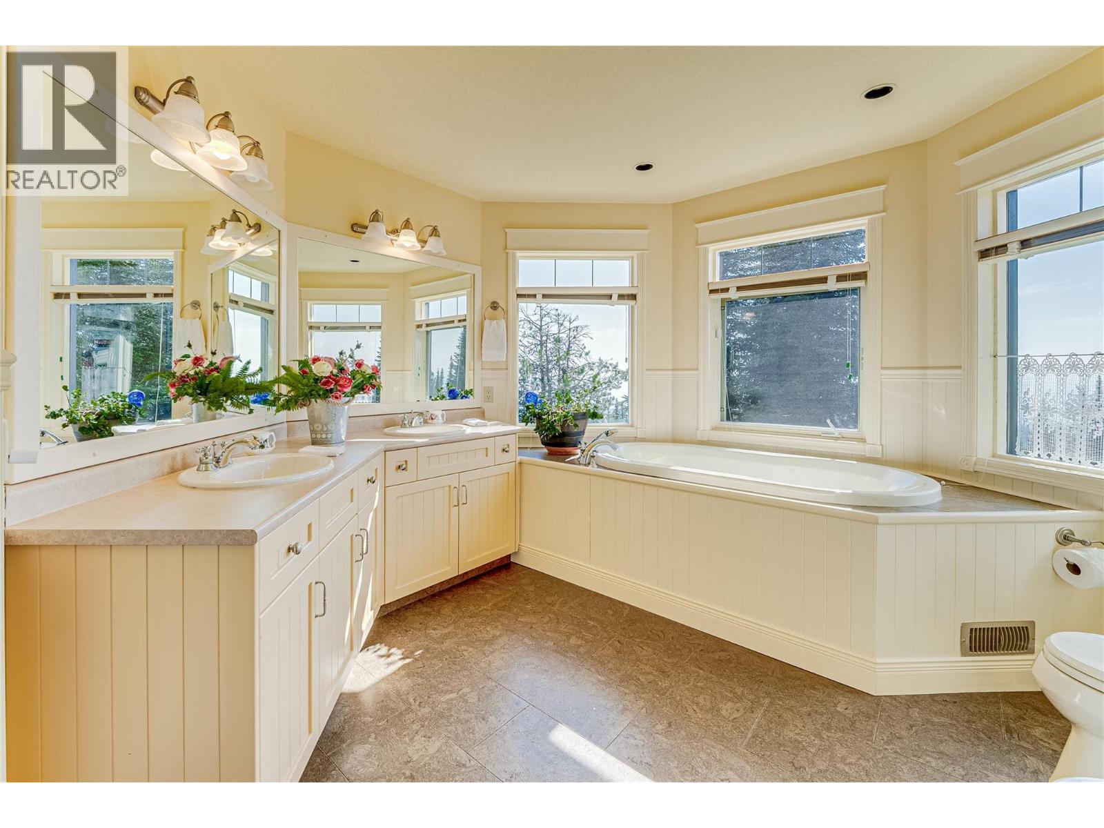 635 Monashee Road Unit# 8, Silver Star, BC - Indoor Photo Showing Bathroom