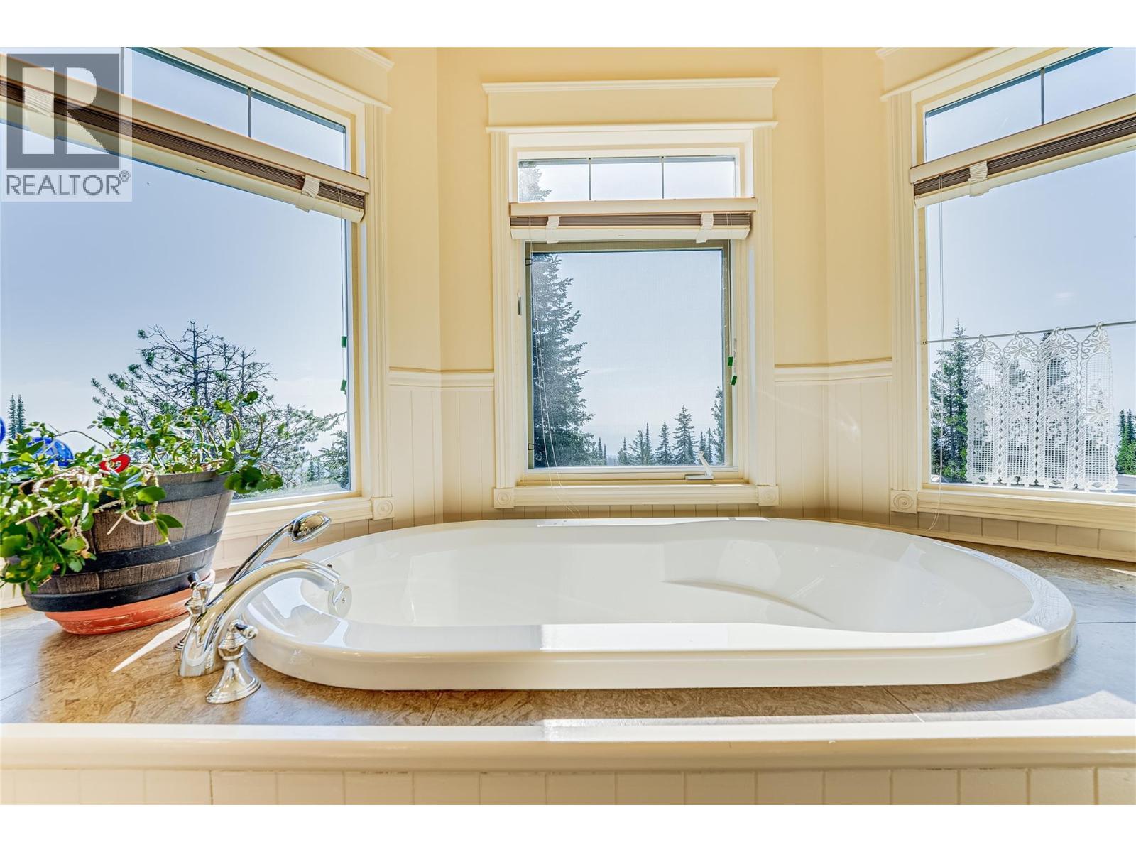 635 Monashee Road Unit# 8, Silver Star, BC - Indoor Photo Showing Bathroom