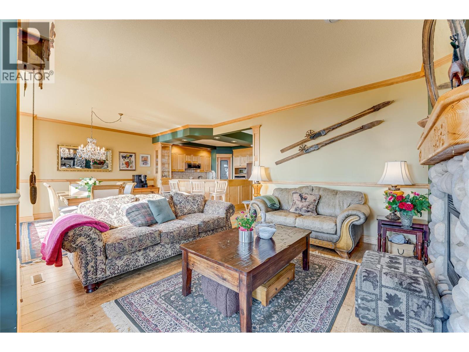 635 Monashee Road Unit# 8, Silver Star, BC - Indoor Photo Showing Living Room