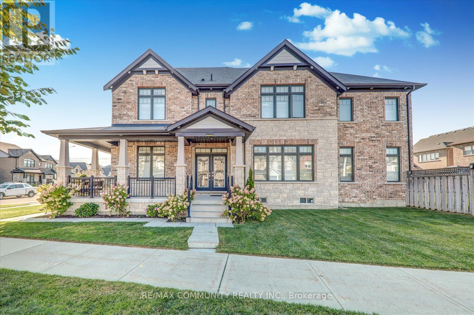 932 Barton Way, Innisfil, ON - Outdoor With Facade