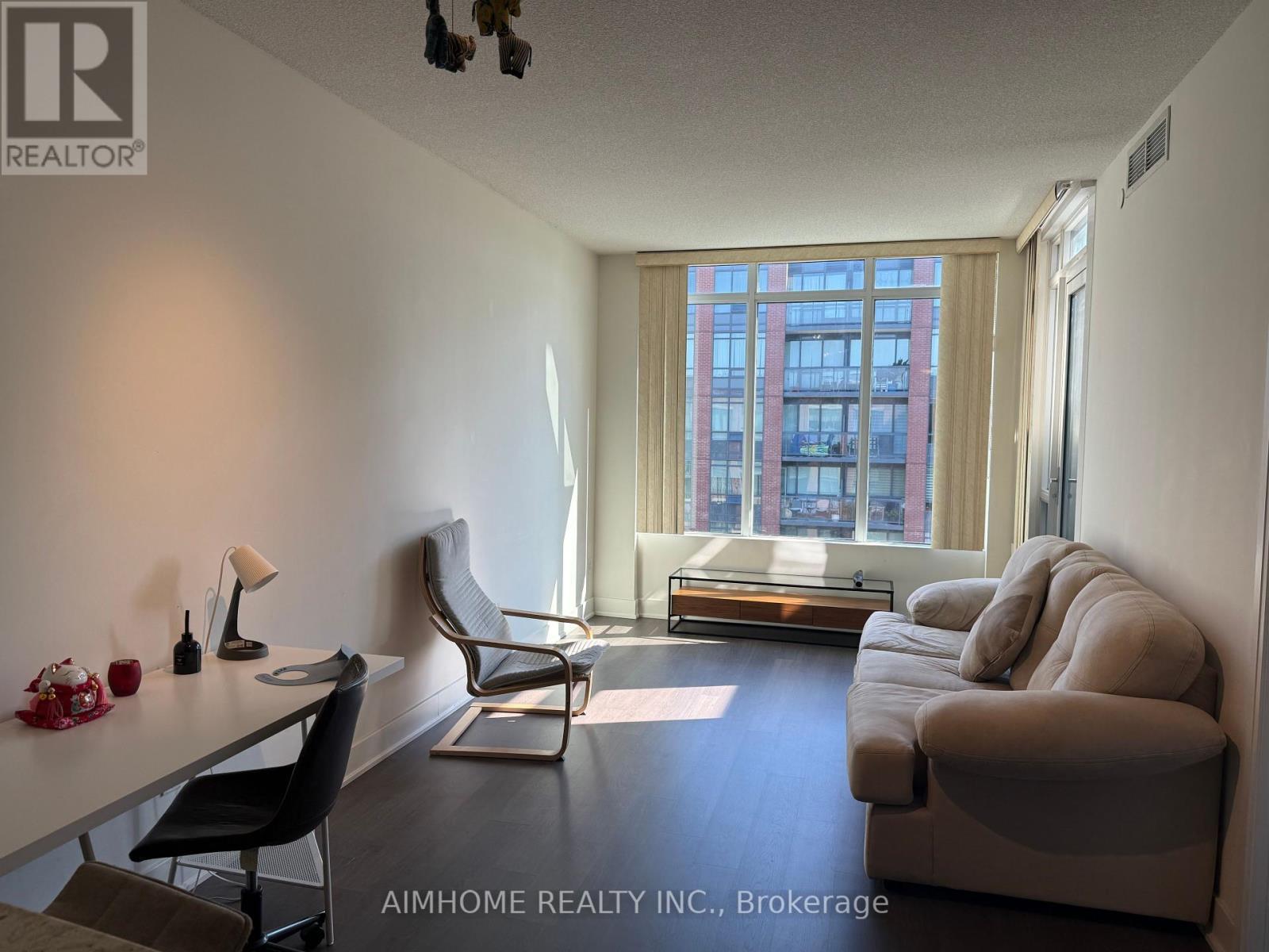 513 - 7608 Yonge Street, Vaughan, ON - Indoor