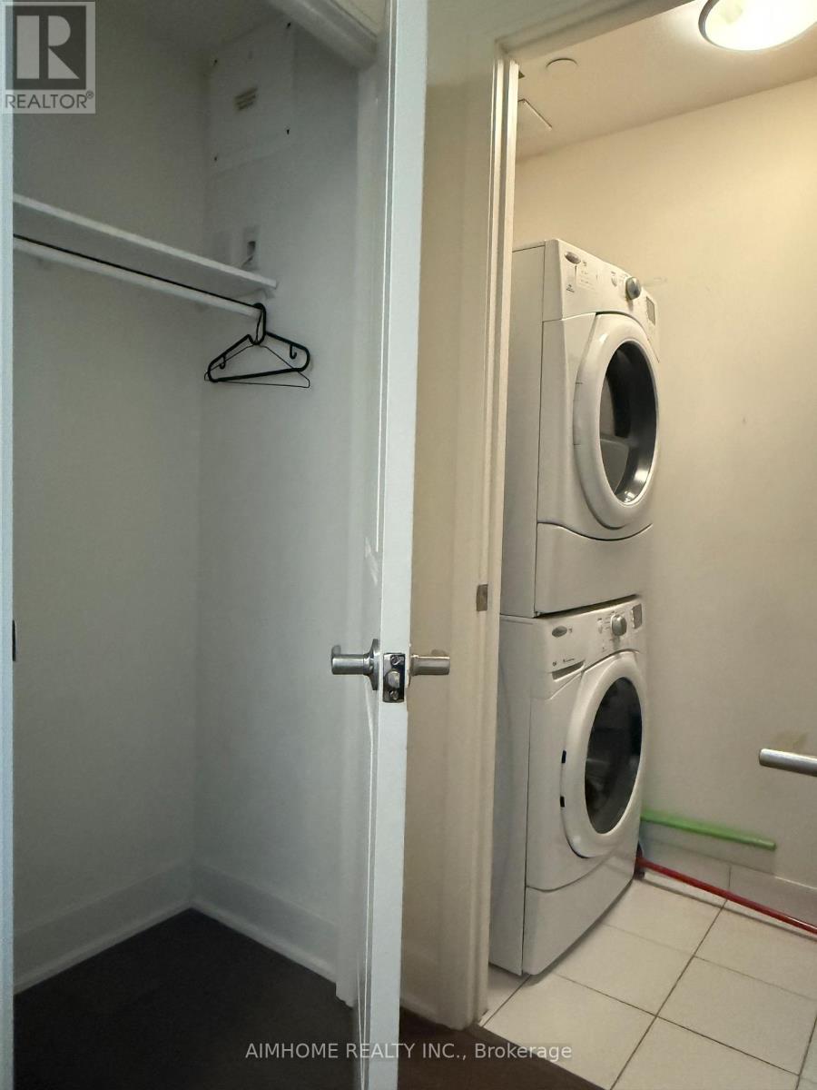 513 - 7608 Yonge Street, Vaughan, ON - Indoor Photo Showing Laundry Room