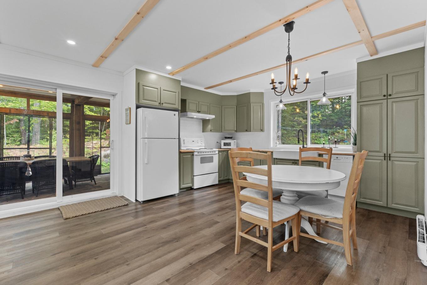 Kitchen - 135 Ch. Des Oreilles-D'Ours, Wentworth, QC - Indoor Photo Showing Dining Room