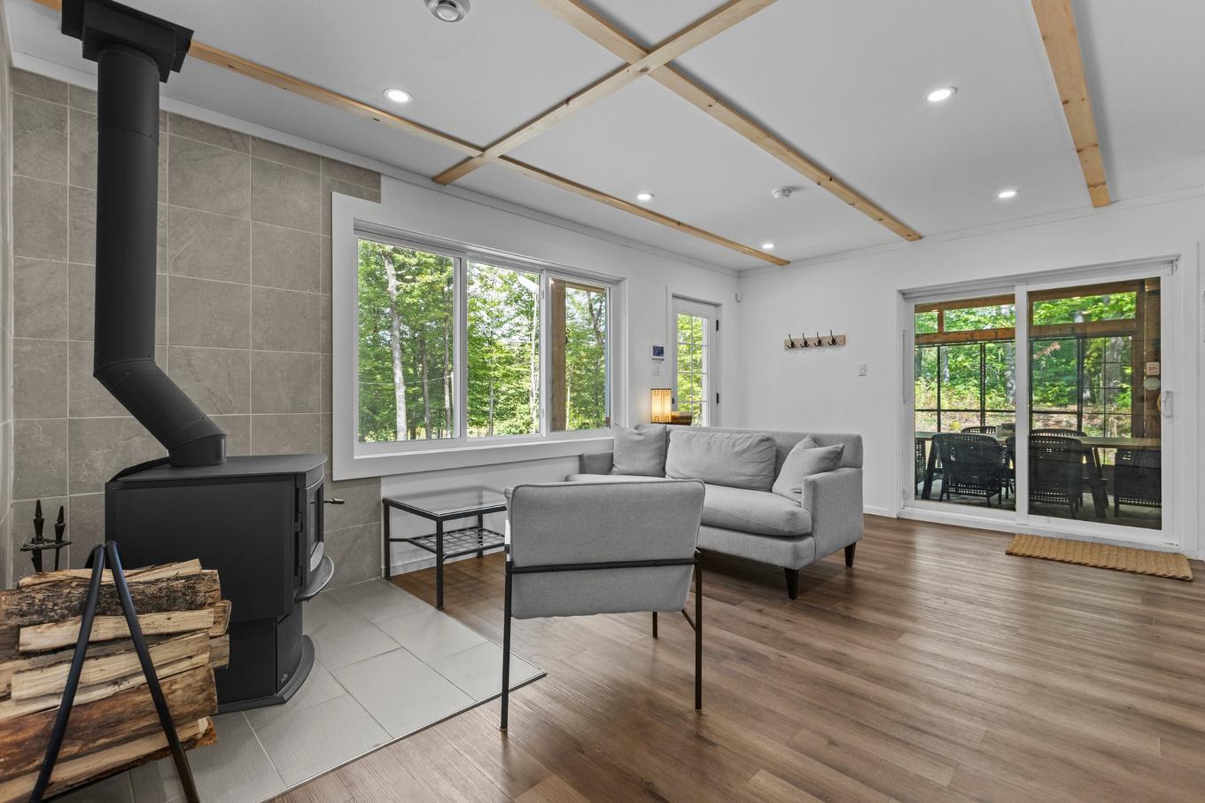 Living room - 135 Ch. Des Oreilles-D'Ours, Wentworth, QC - Indoor Photo Showing Living Room