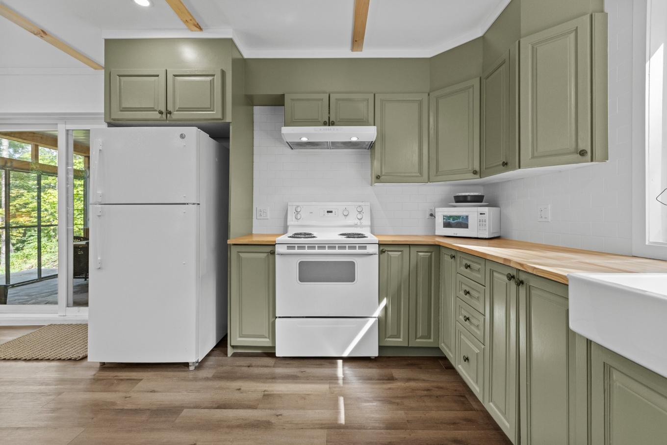 Kitchen - 135 Ch. Des Oreilles-D'Ours, Wentworth, QC - Indoor Photo Showing Kitchen