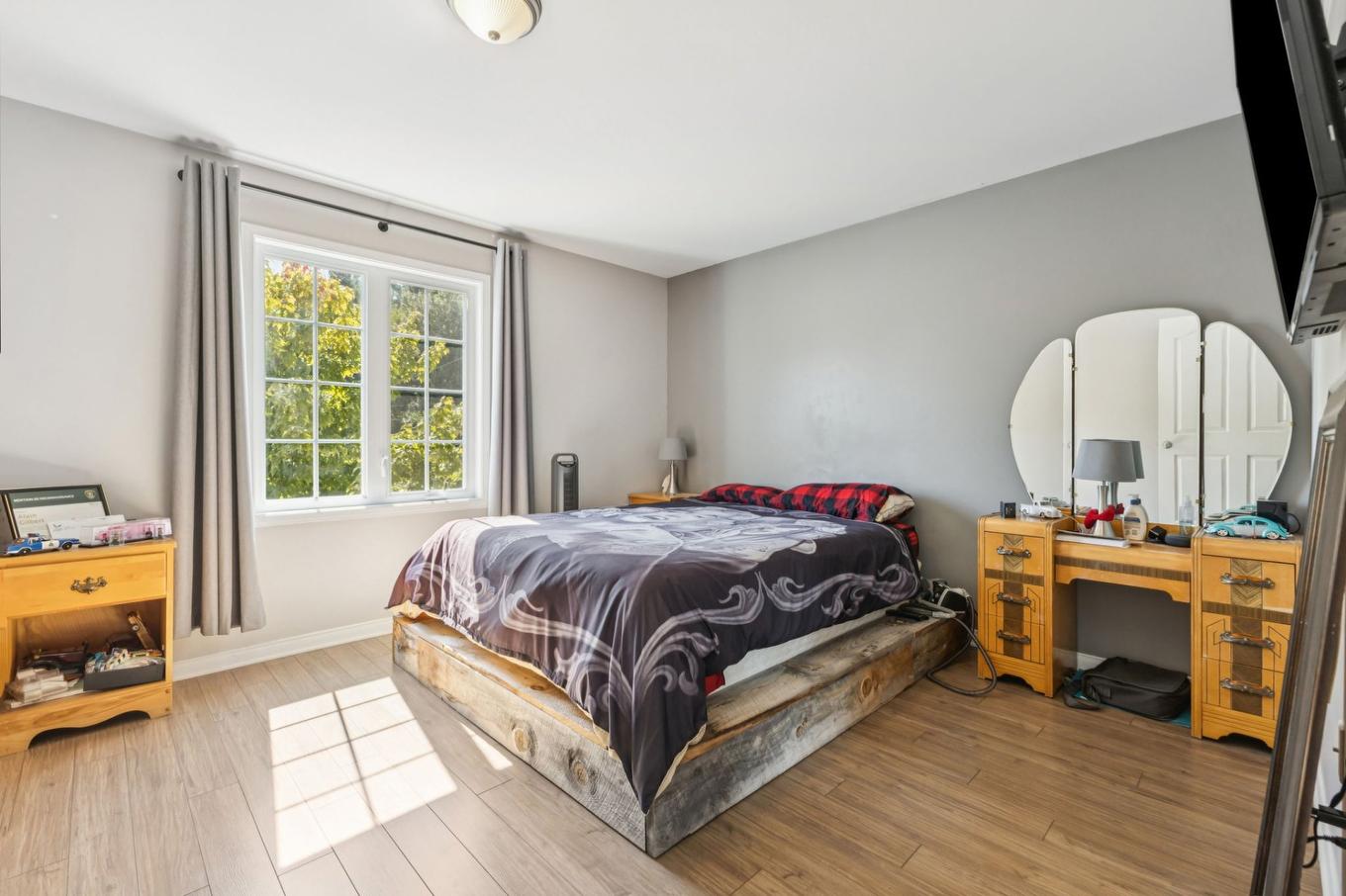Chambre à coucher principale - 96 Rue Scullion, Gatineau (Buckingham), QC - Indoor Photo Showing Bedroom
