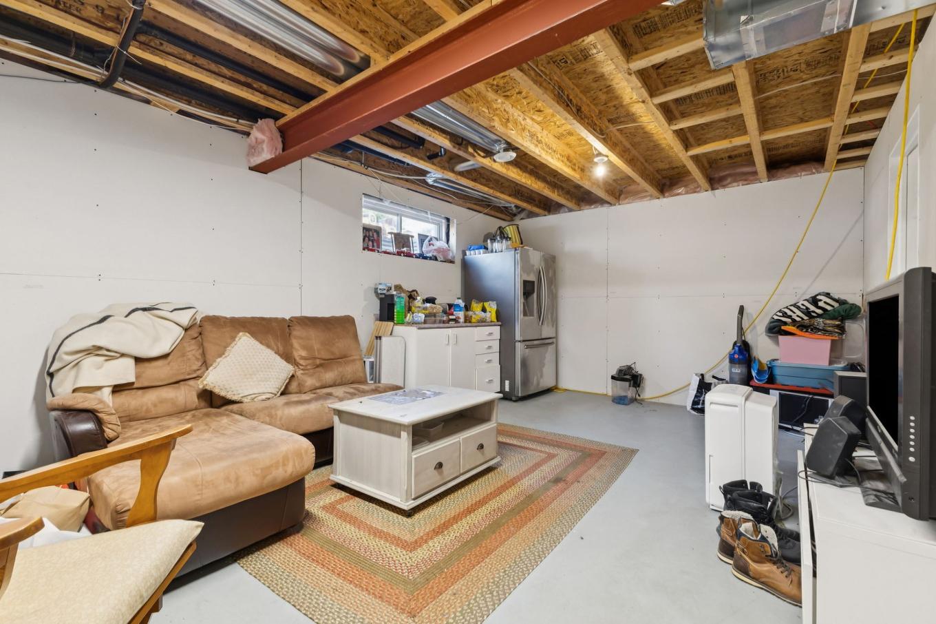 Salon - 96 Rue Scullion, Gatineau (Buckingham), QC - Indoor Photo Showing Basement