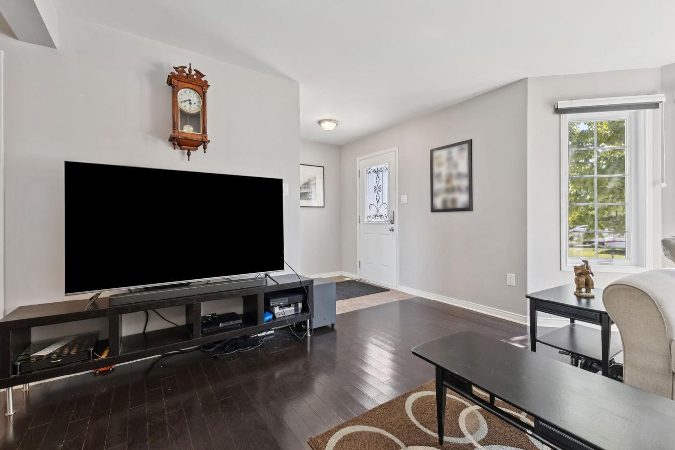 Salon - 96 Rue Scullion, Gatineau (Buckingham), QC - Indoor Photo Showing Living Room