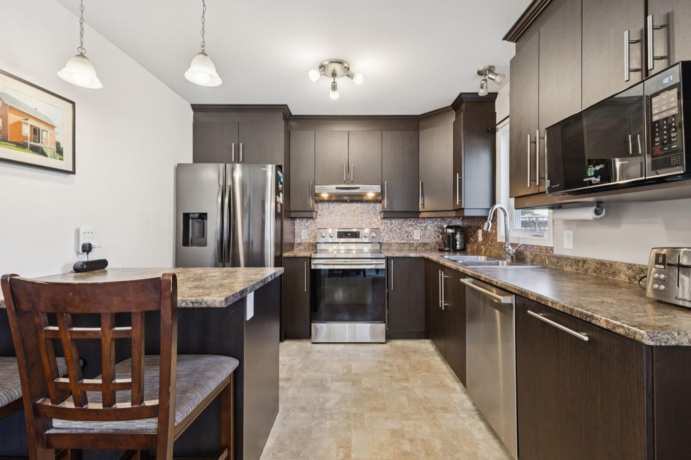 Cuisine - 96 Rue Scullion, Gatineau (Buckingham), QC - Indoor Photo Showing Kitchen With Double Sink With Upgraded Kitchen