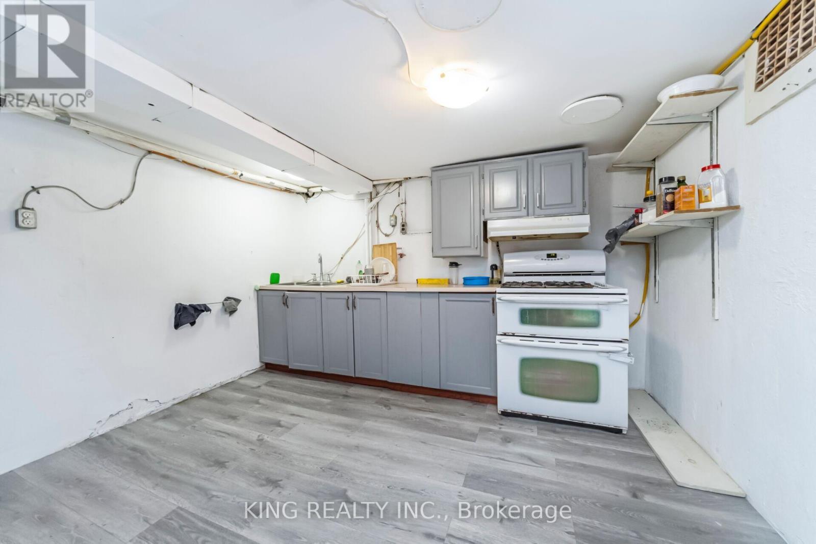 1097 Queens Boulevard, Kitchener, ON