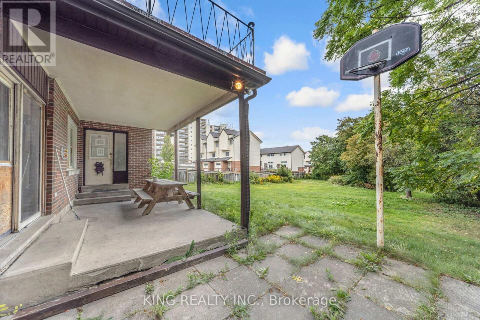 1097 Queens Boulevard, Kitchener, ON