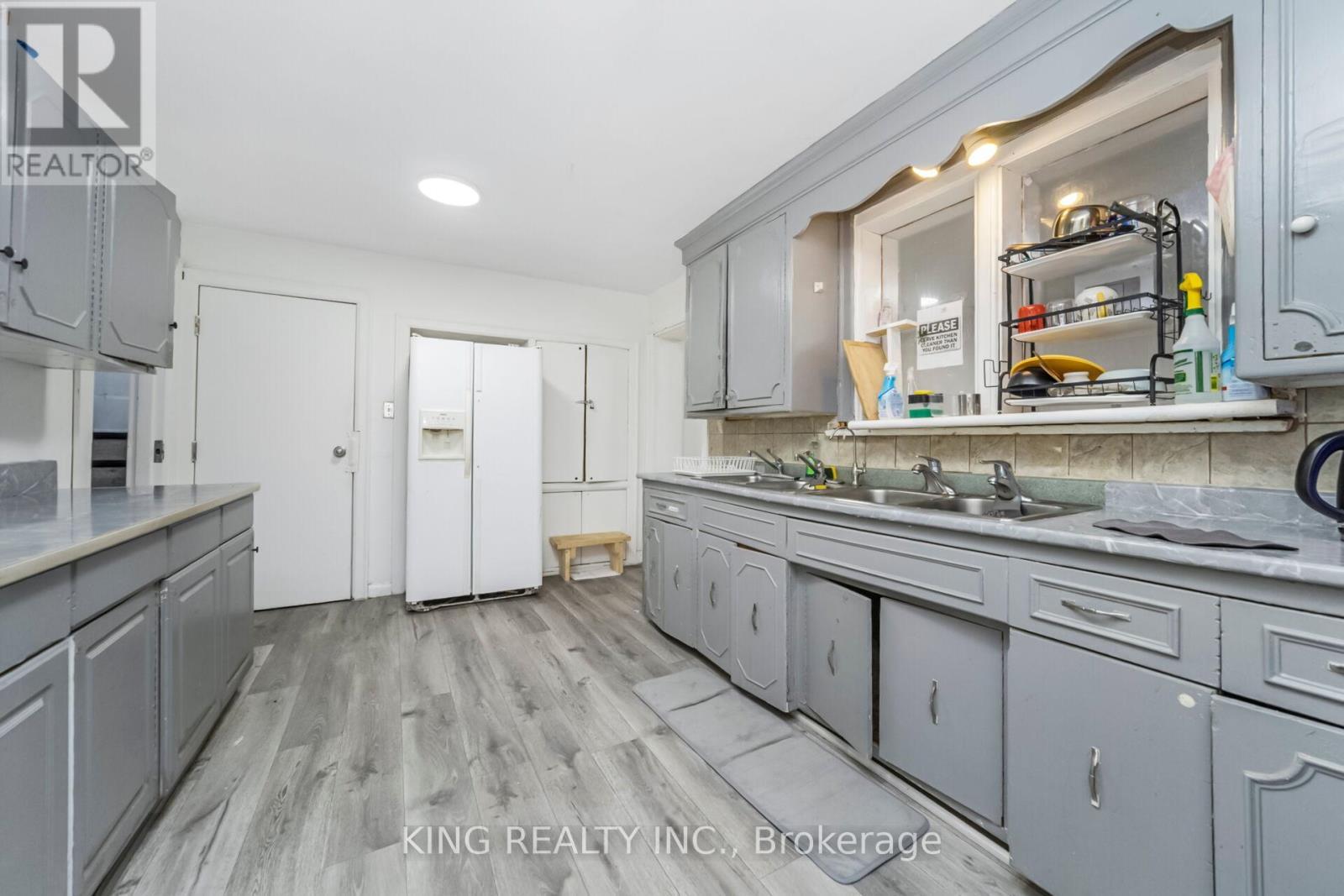 1097 Queens Boulevard, Kitchener, ON