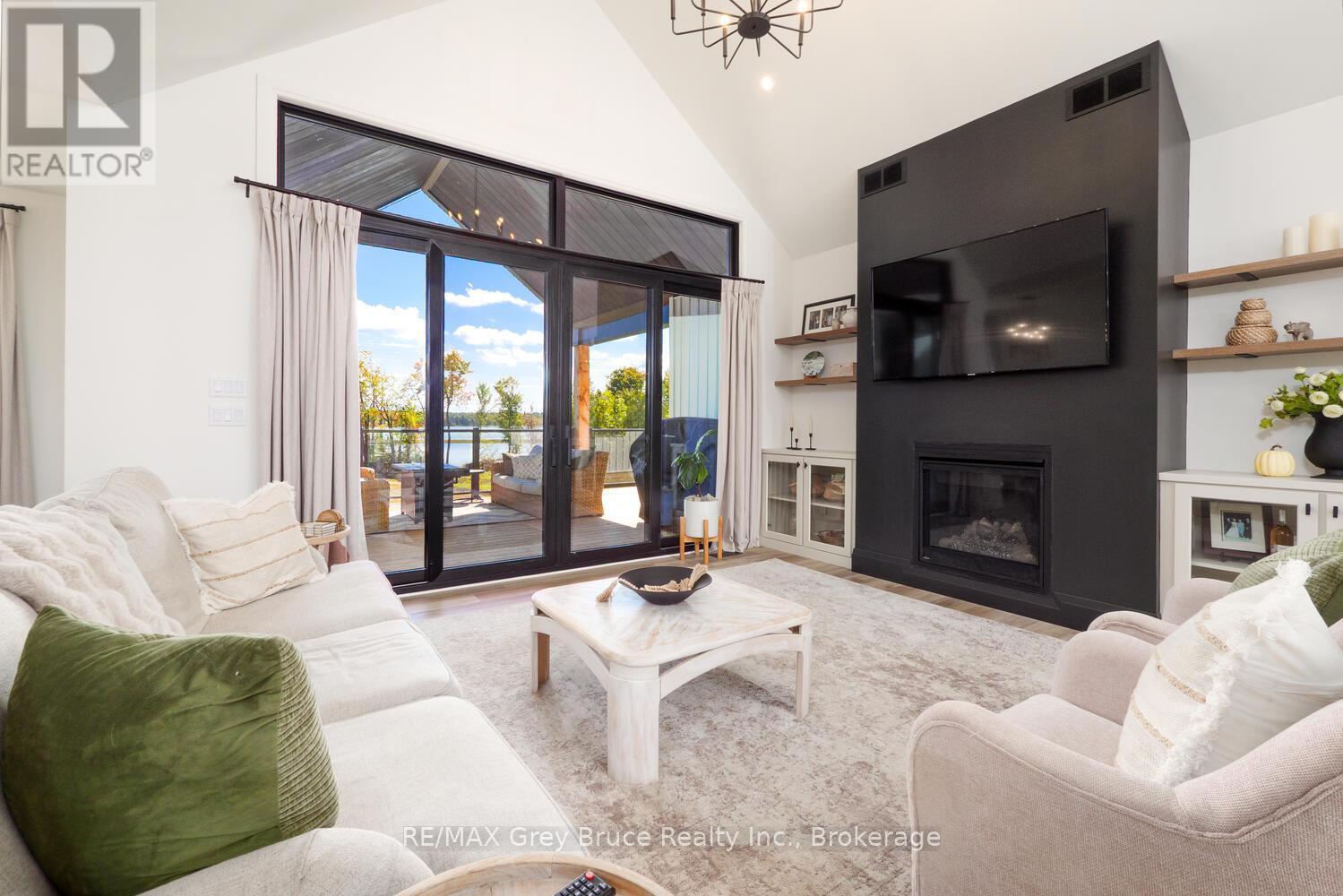 117 Almur Drive, Georgian Bluffs, ON - Indoor Photo Showing Living Room With Fireplace