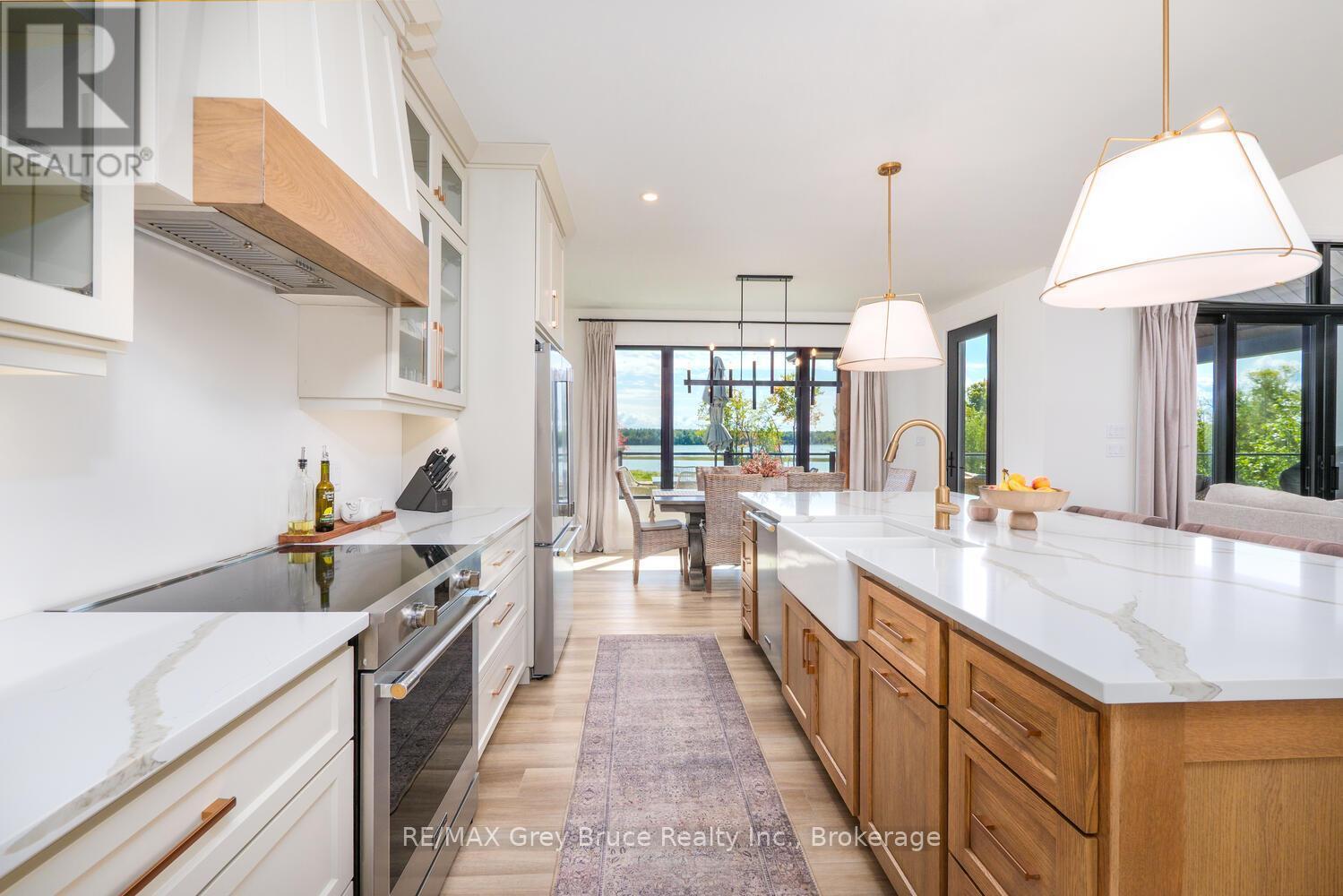 117 Almur Drive, Georgian Bluffs, ON - Indoor Photo Showing Kitchen With Upgraded Kitchen