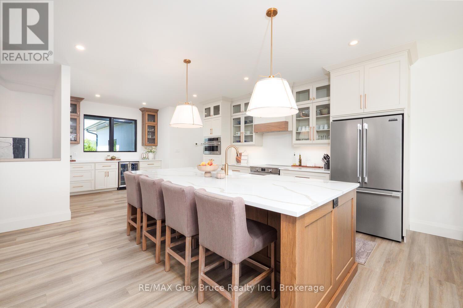 117 Almur Drive, Georgian Bluffs, ON - Indoor Photo Showing Kitchen With Upgraded Kitchen