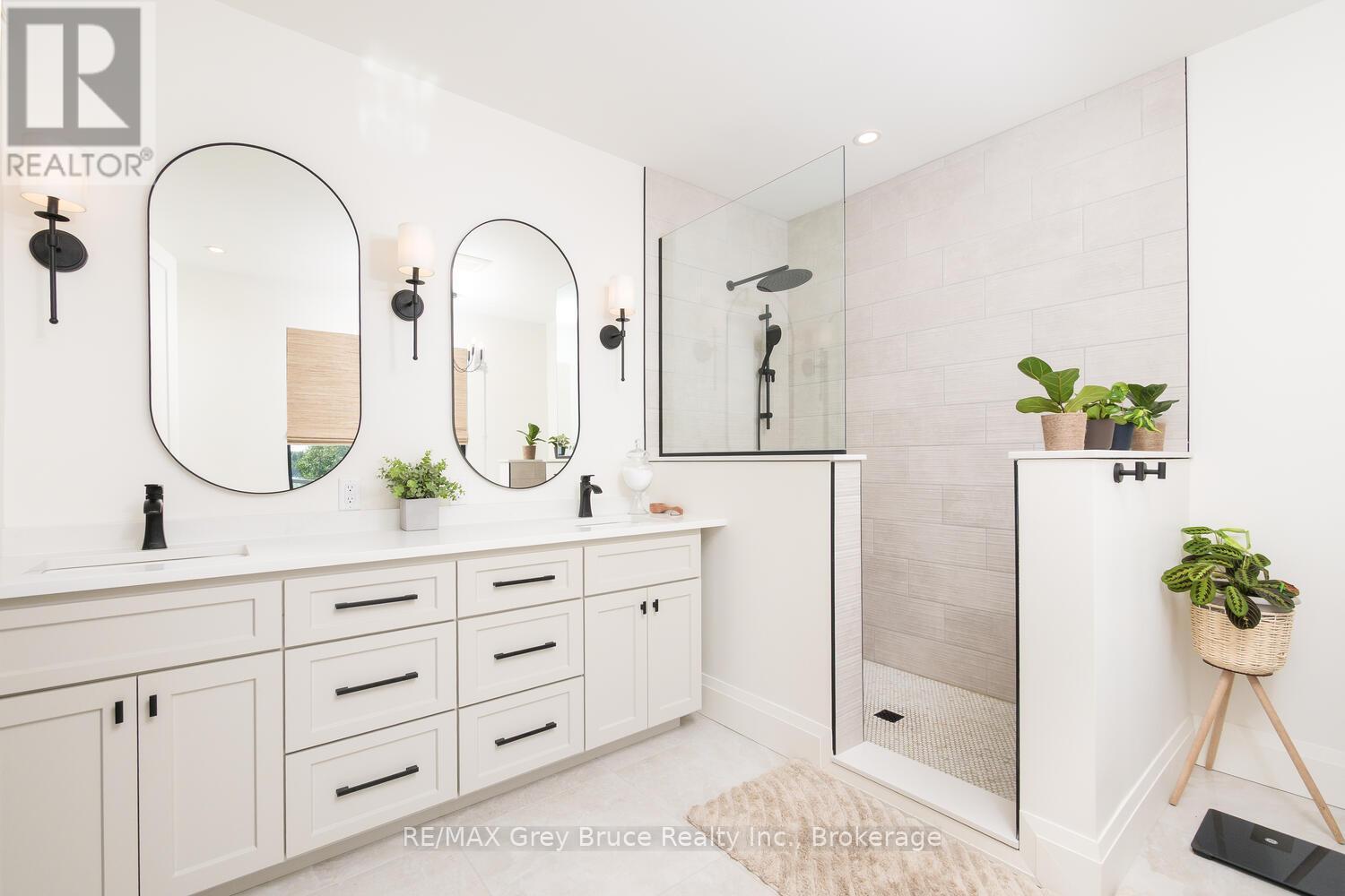 117 Almur Drive, Georgian Bluffs, ON - Indoor Photo Showing Bathroom