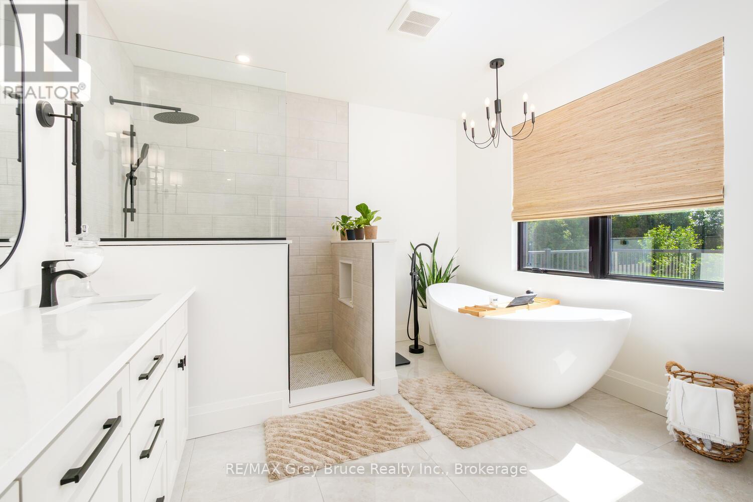 Primary 5 piece ensuite - 117 Almur Drive, Georgian Bluffs, ON - Indoor Photo Showing Bathroom