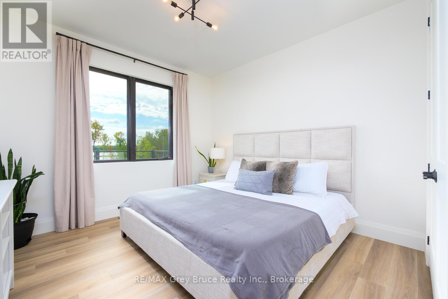 117 Almur Drive, Georgian Bluffs, ON - Indoor Photo Showing Bedroom