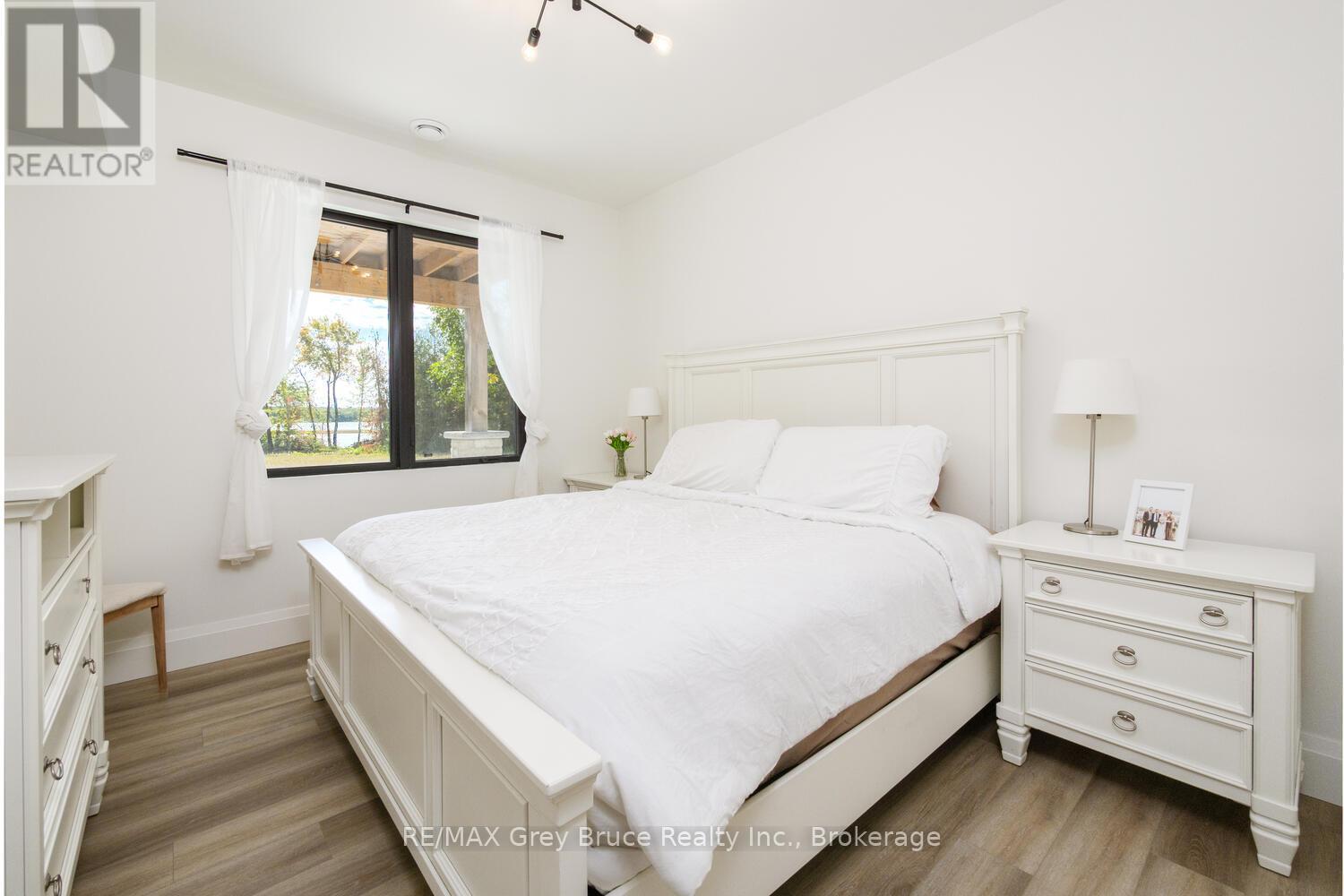 117 Almur Drive, Georgian Bluffs, ON - Indoor Photo Showing Bedroom