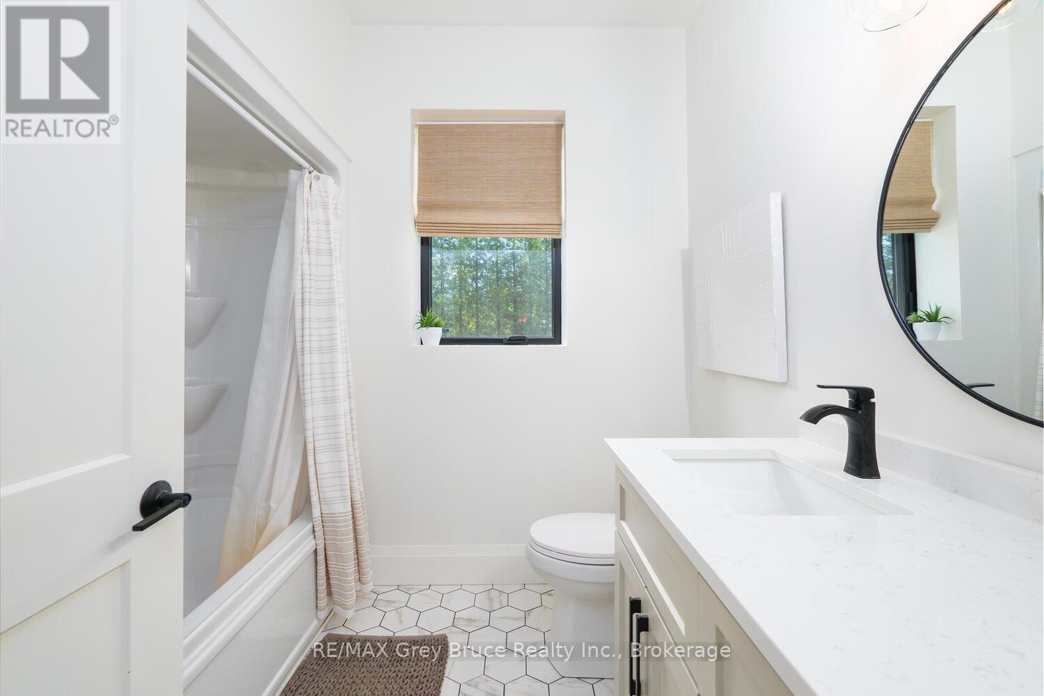 117 Almur Drive, Georgian Bluffs, ON - Indoor Photo Showing Bathroom